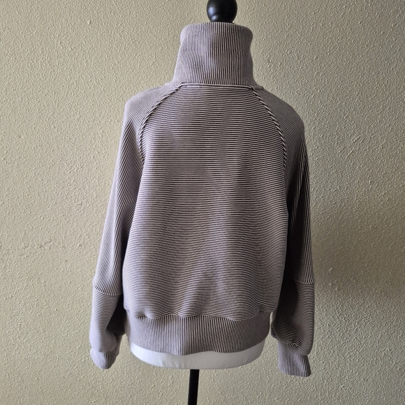 Varley Milano Half Zip Sweatshirt Size Medium - Picture 3 of 7
